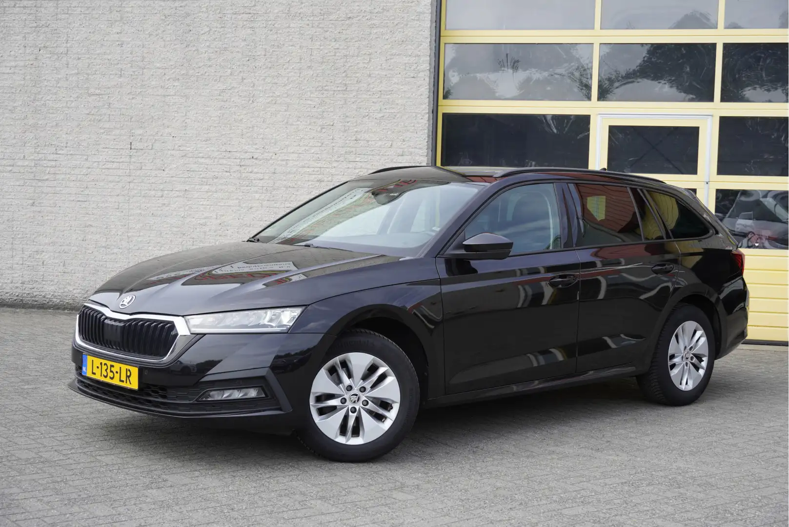 Skoda Octavia Combi 1.0 TSI Business Edition BJ2021 Lmv 16" | Le Noir - 2