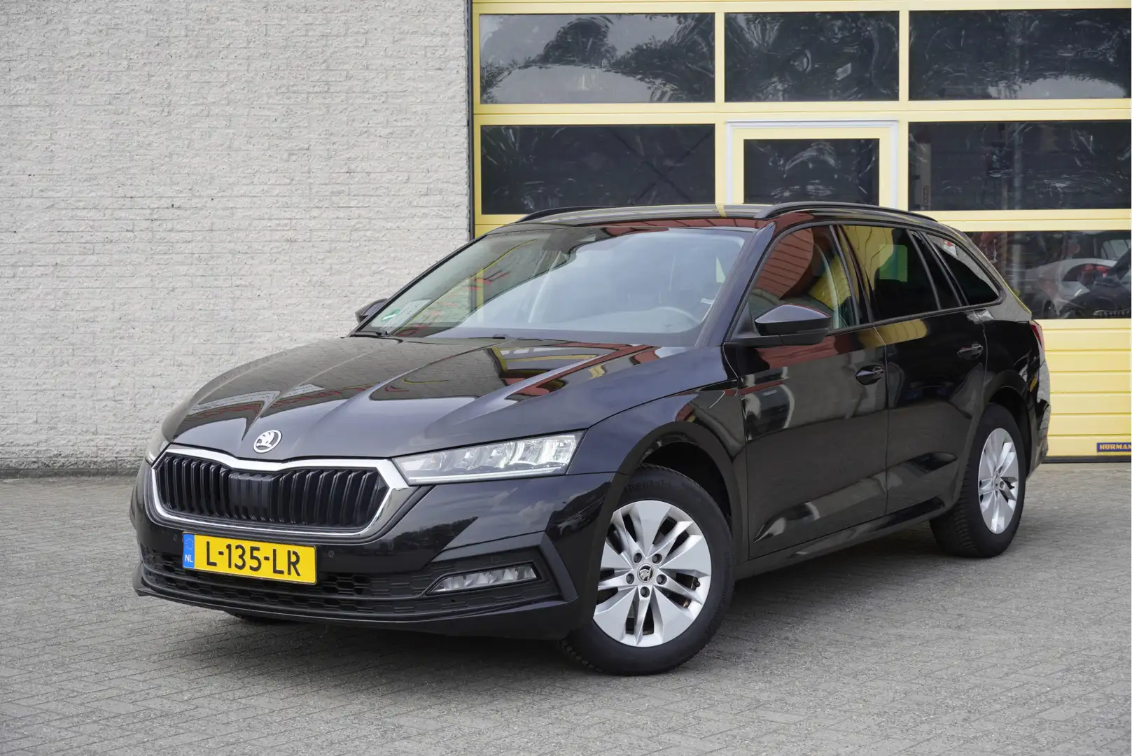 Skoda Octavia Combi 1.0 TSI Business Edition BJ2021 Lmv 16" | Le Noir - 1