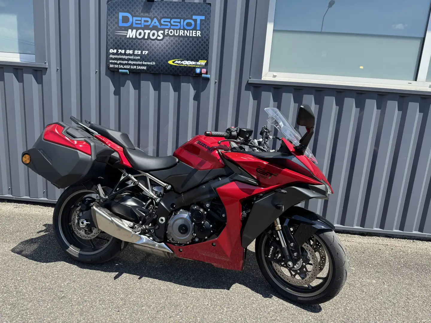Suzuki GSX S 1000GT Červená - 1
