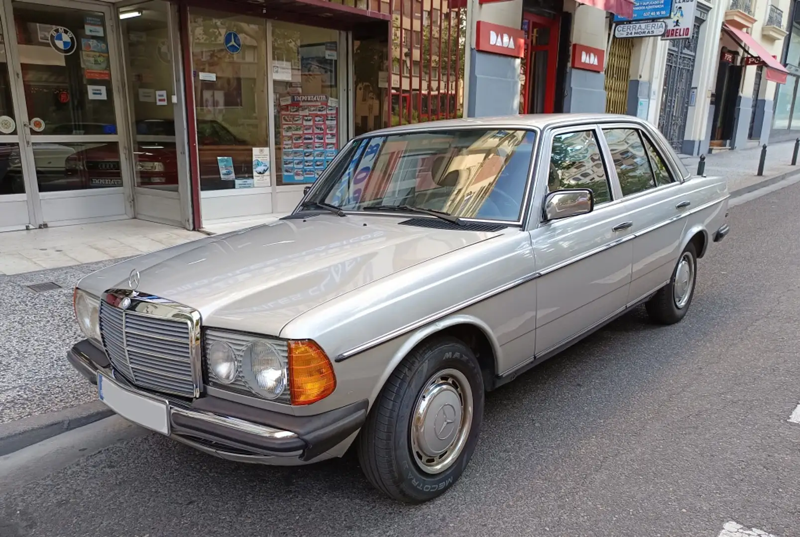Mercedes-Benz MERCEDES-BENZ Clase E Berlina  Manual de 4 Puertas Argent - 1