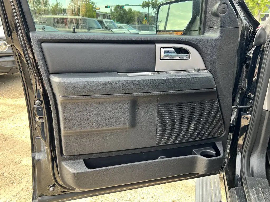 2017 Ford Expedition Max Limited | Remote Start | SYNC 3 | Appearance Pkg — photo 5