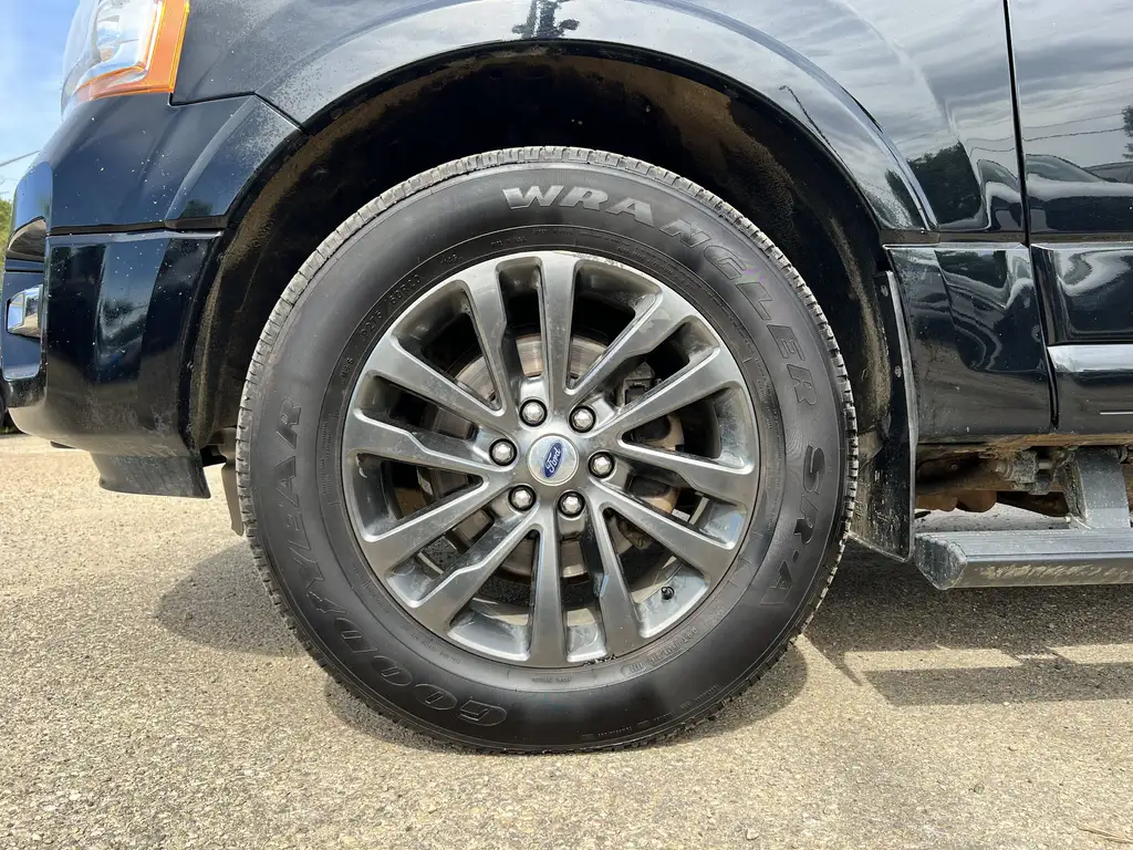 2017 Ford Expedition Max Limited | Remote Start | SYNC 3 | Appearance Pkg — photo 3