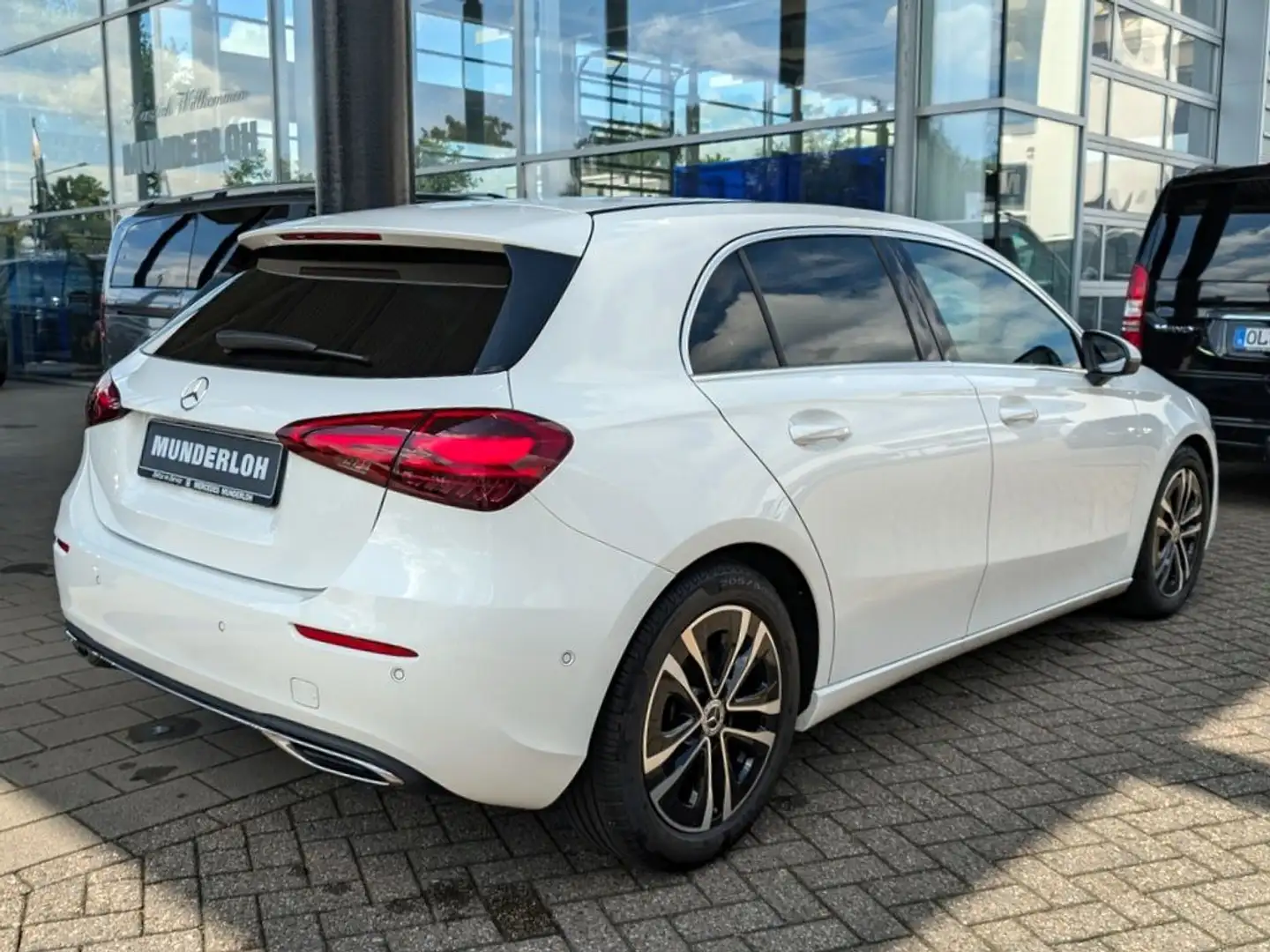 Mercedes-Benz A 180 Kompaktlimousine Progressive Line Kamera Weiß - 2