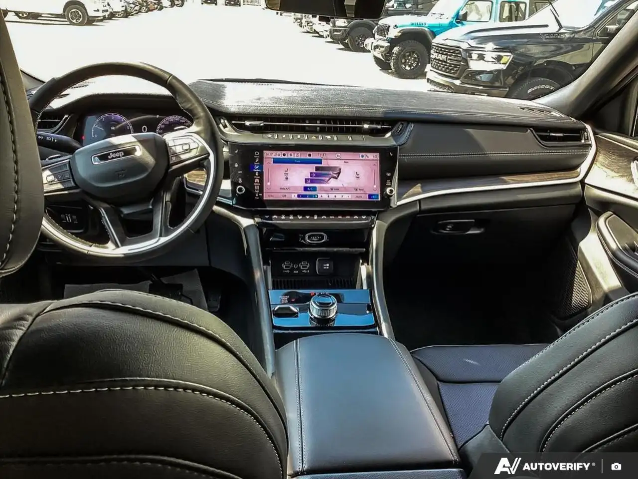 Jeep Grand Cherokee снимка Jeep Grand Cherokee