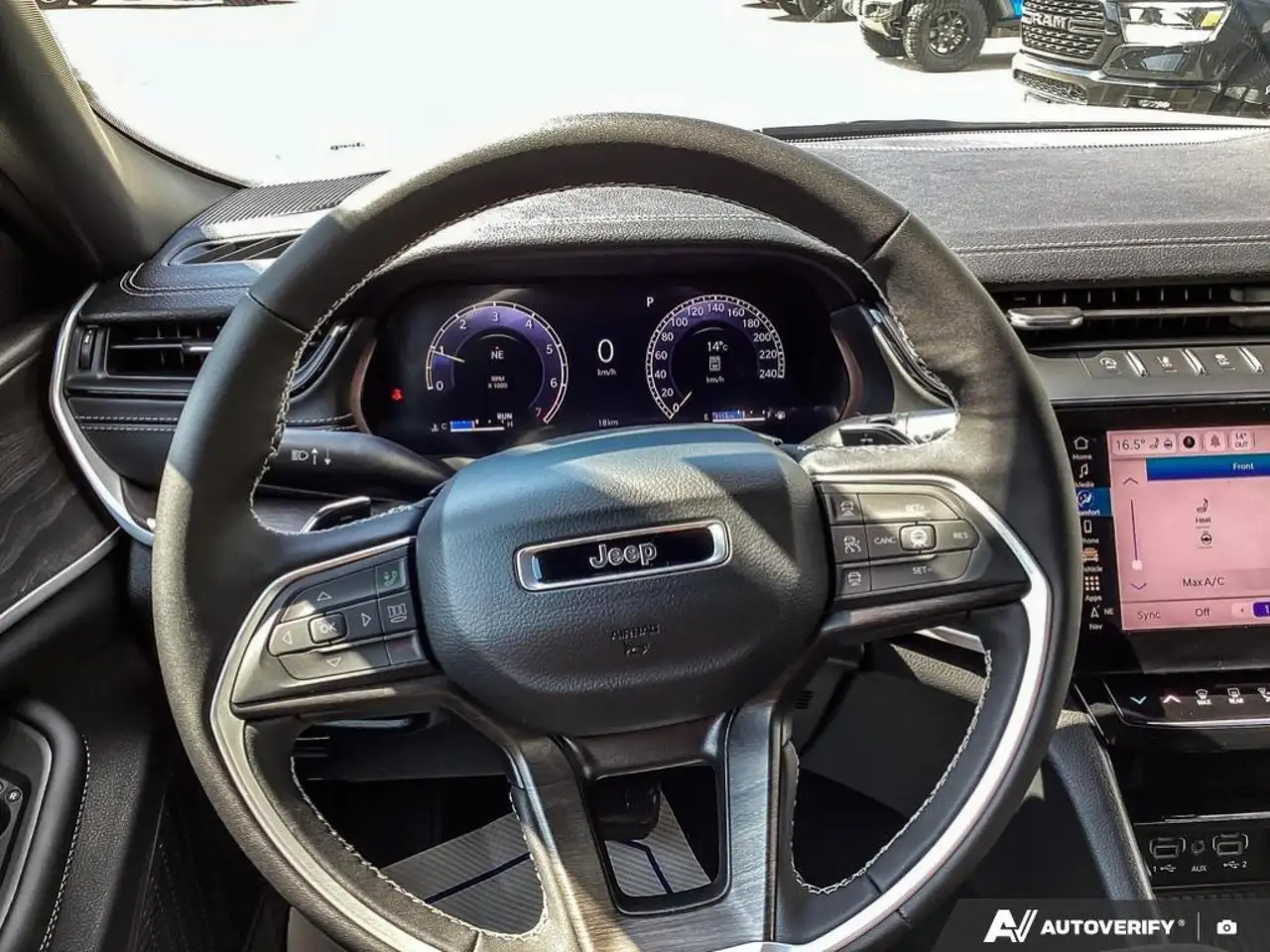 Jeep Grand Cherokee снимка Jeep Grand Cherokee