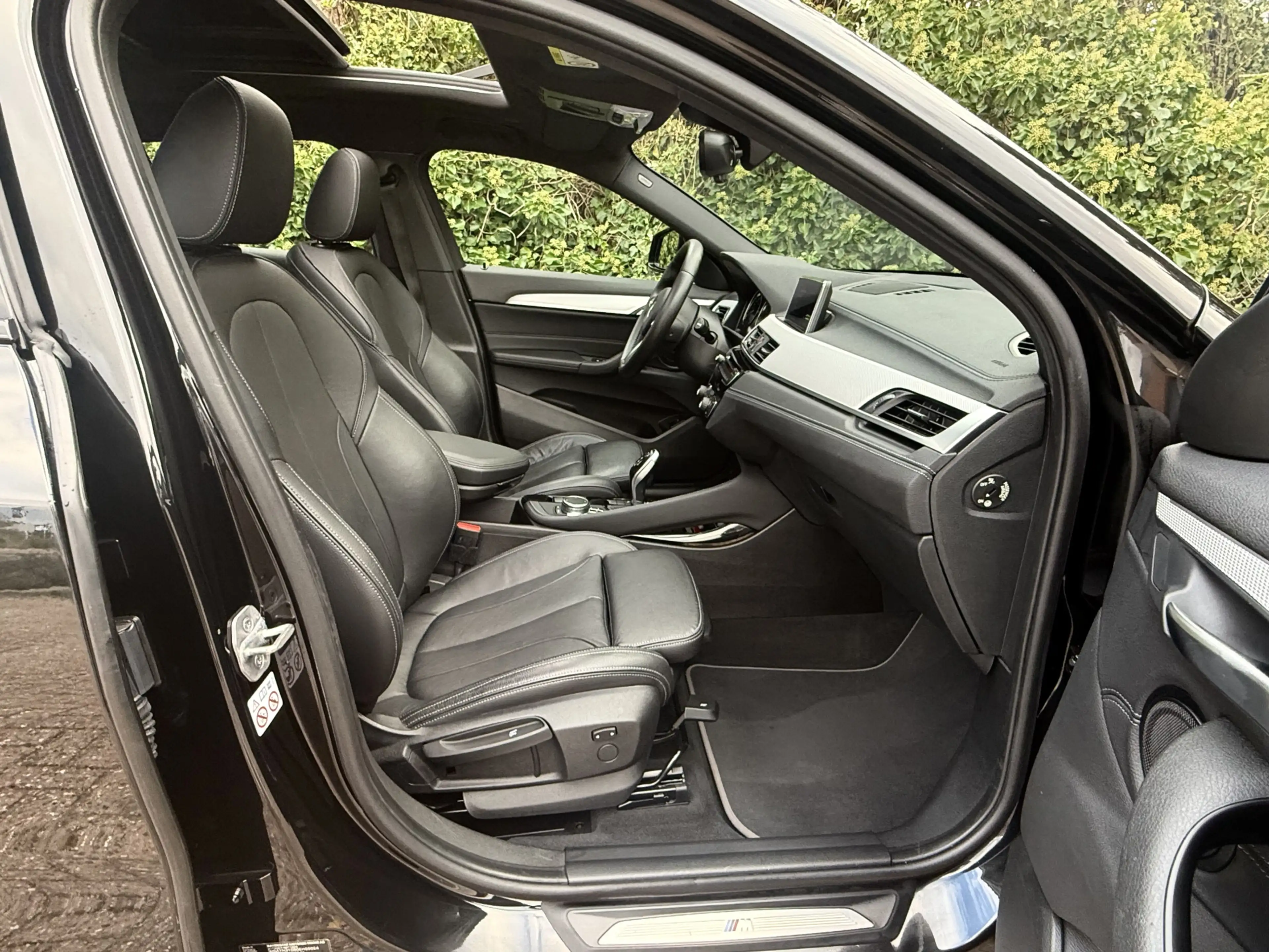 BMW X2 sDrive20i High Exe I M-Pakket I Pano — photo 10
