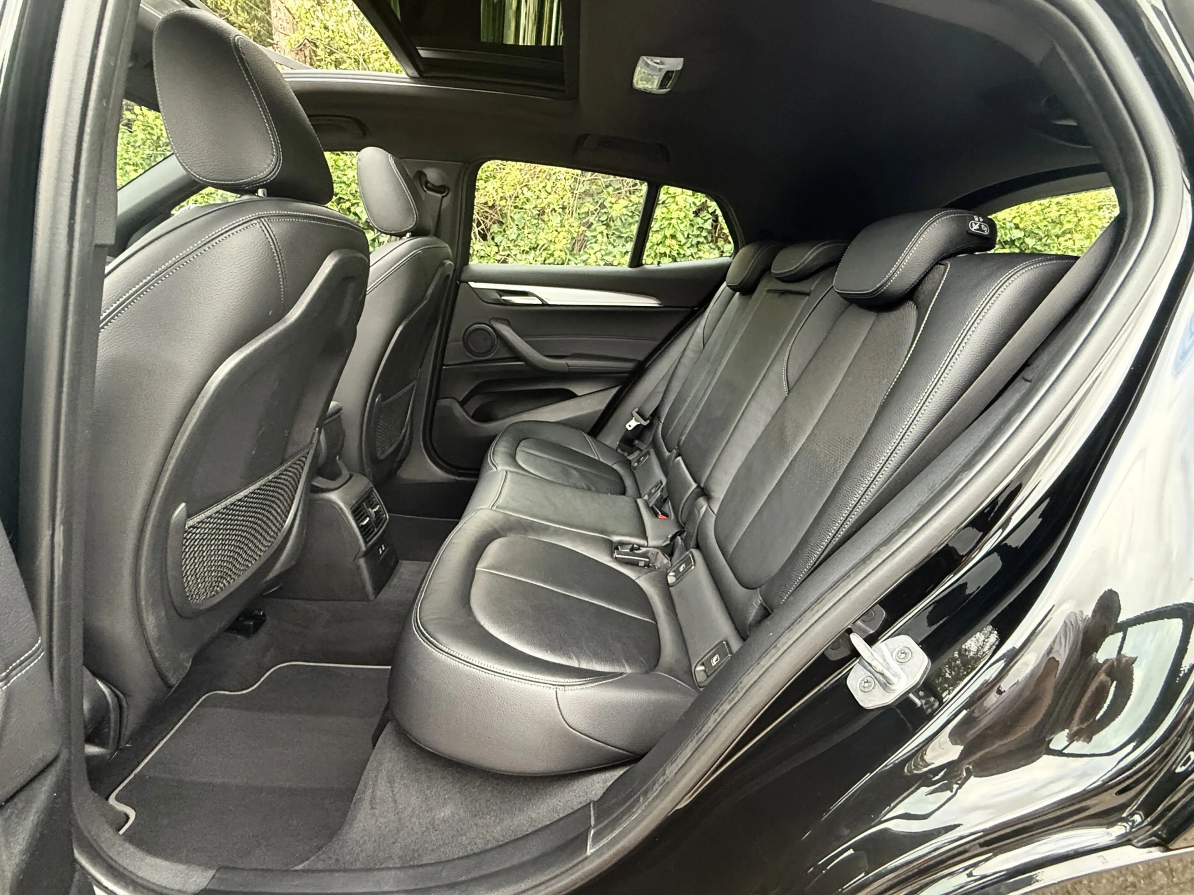 BMW X2 sDrive20i High Exe I M-Pakket I Pano — photo 26