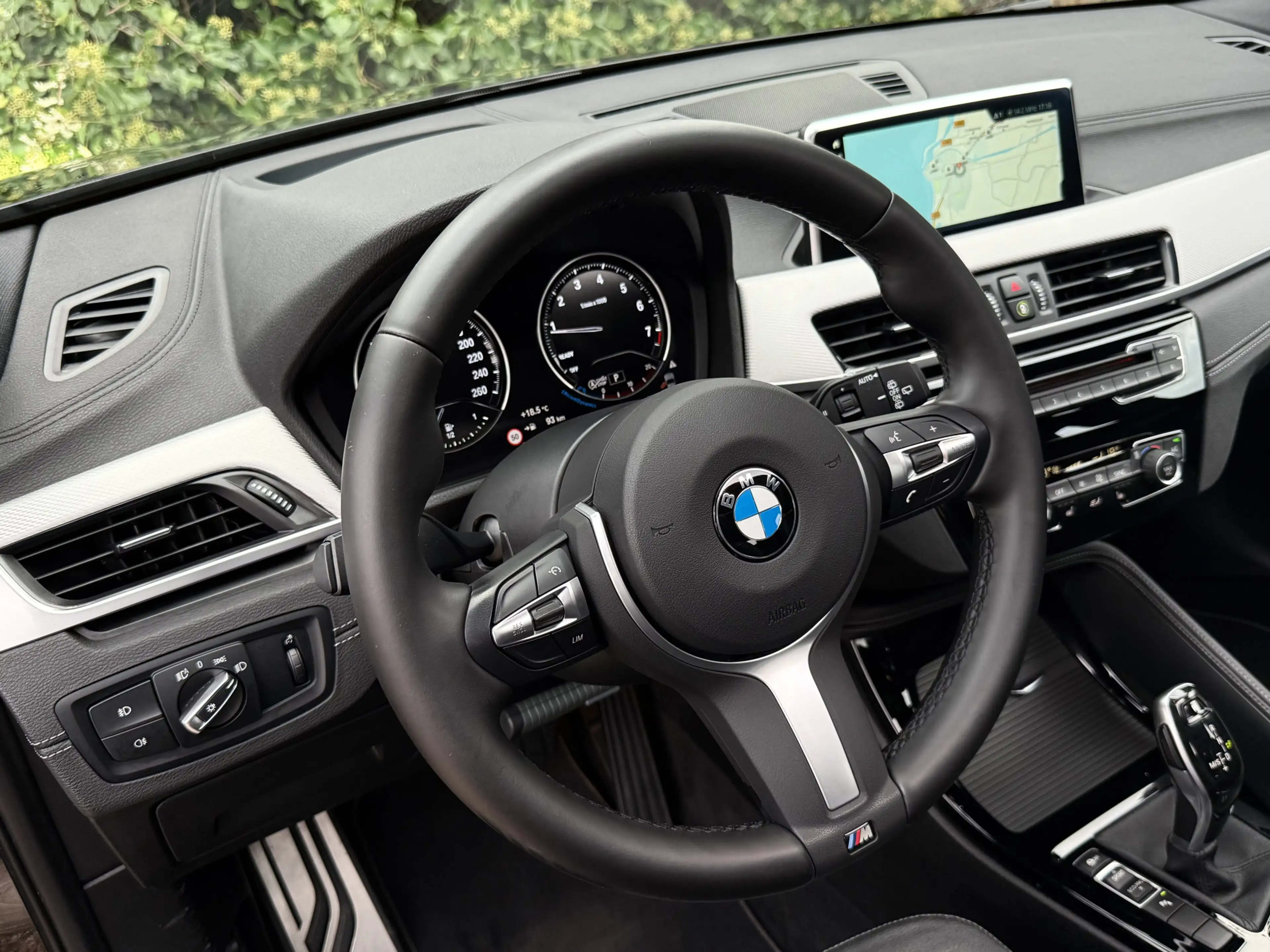 BMW X2 sDrive20i High Exe I M-Pakket I Pano — photo 28