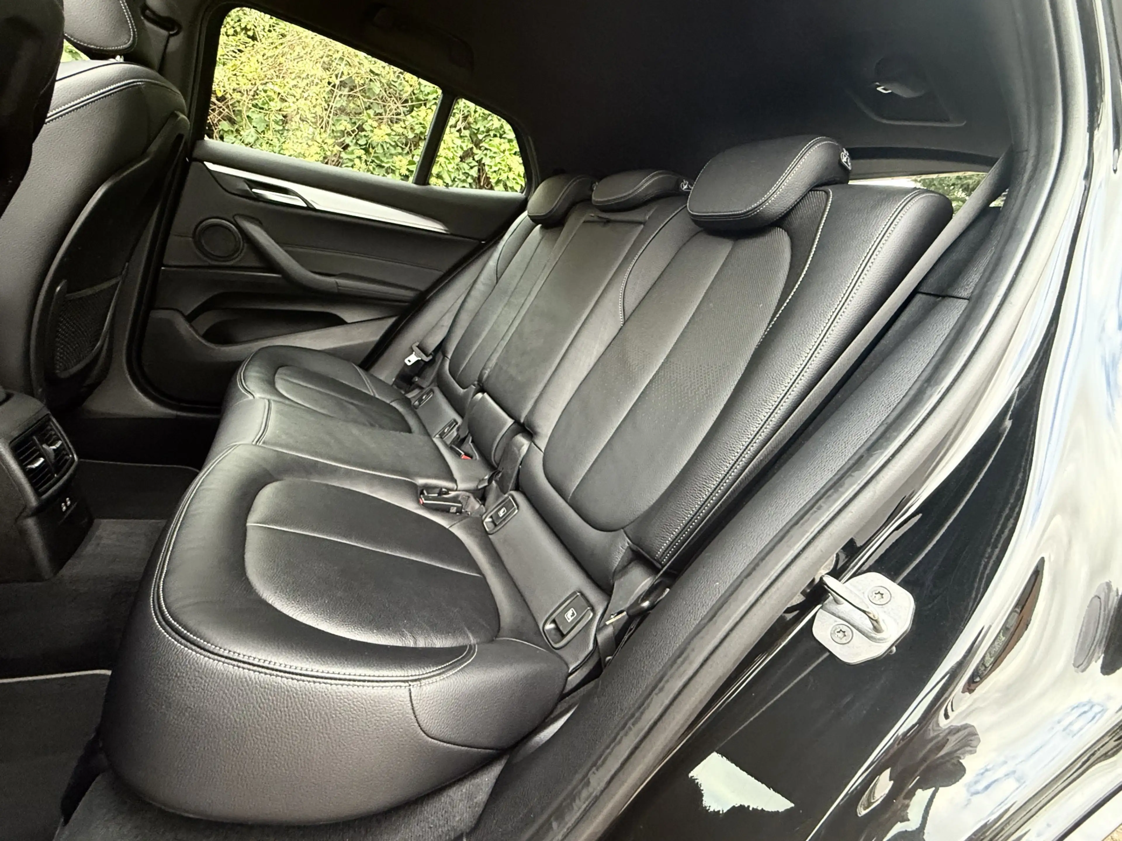 BMW X2 sDrive20i High Exe I M-Pakket I Pano — photo 27