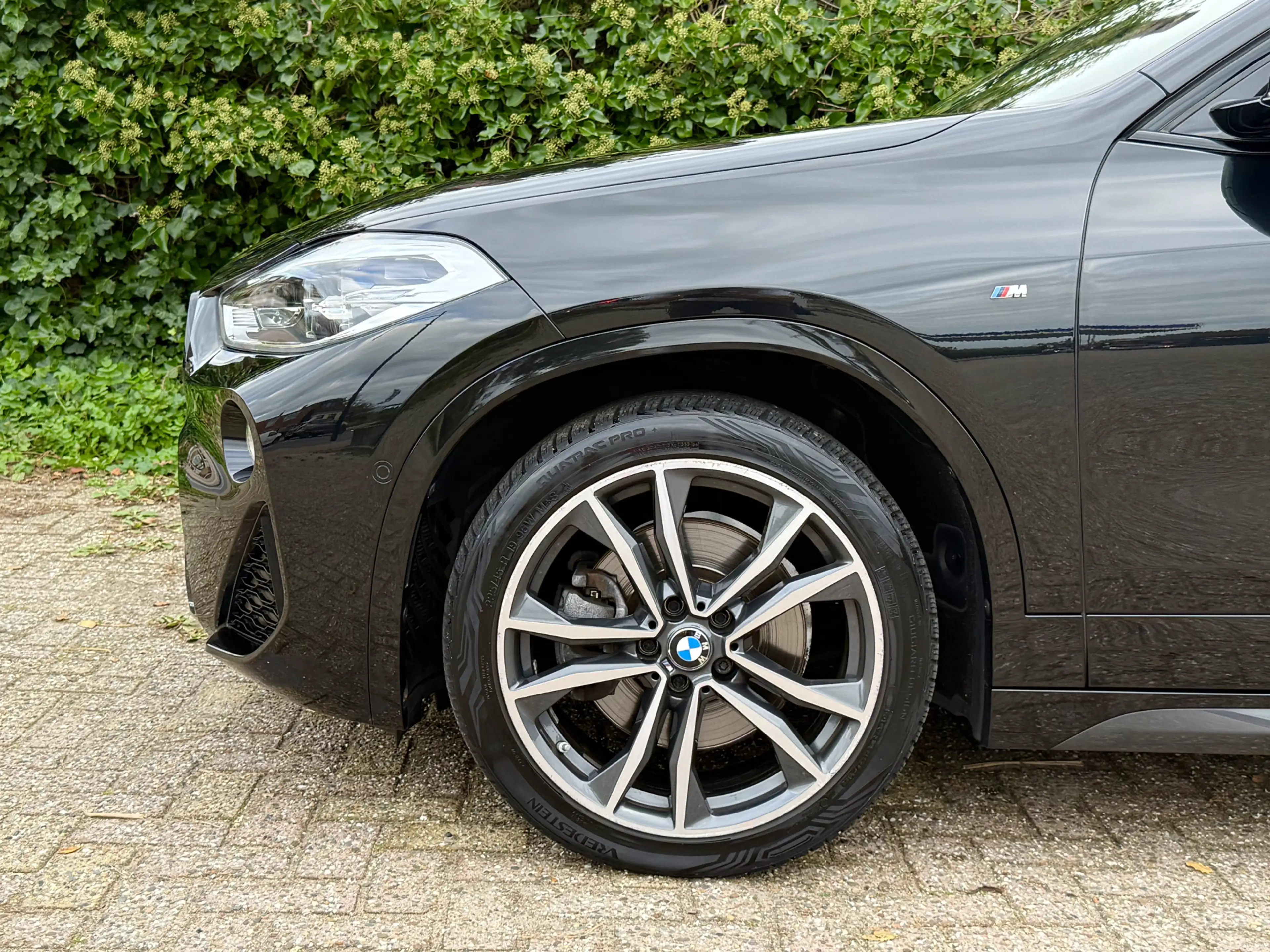 BMW X2 sDrive20i High Exe I M-Pakket I Pano — photo 34