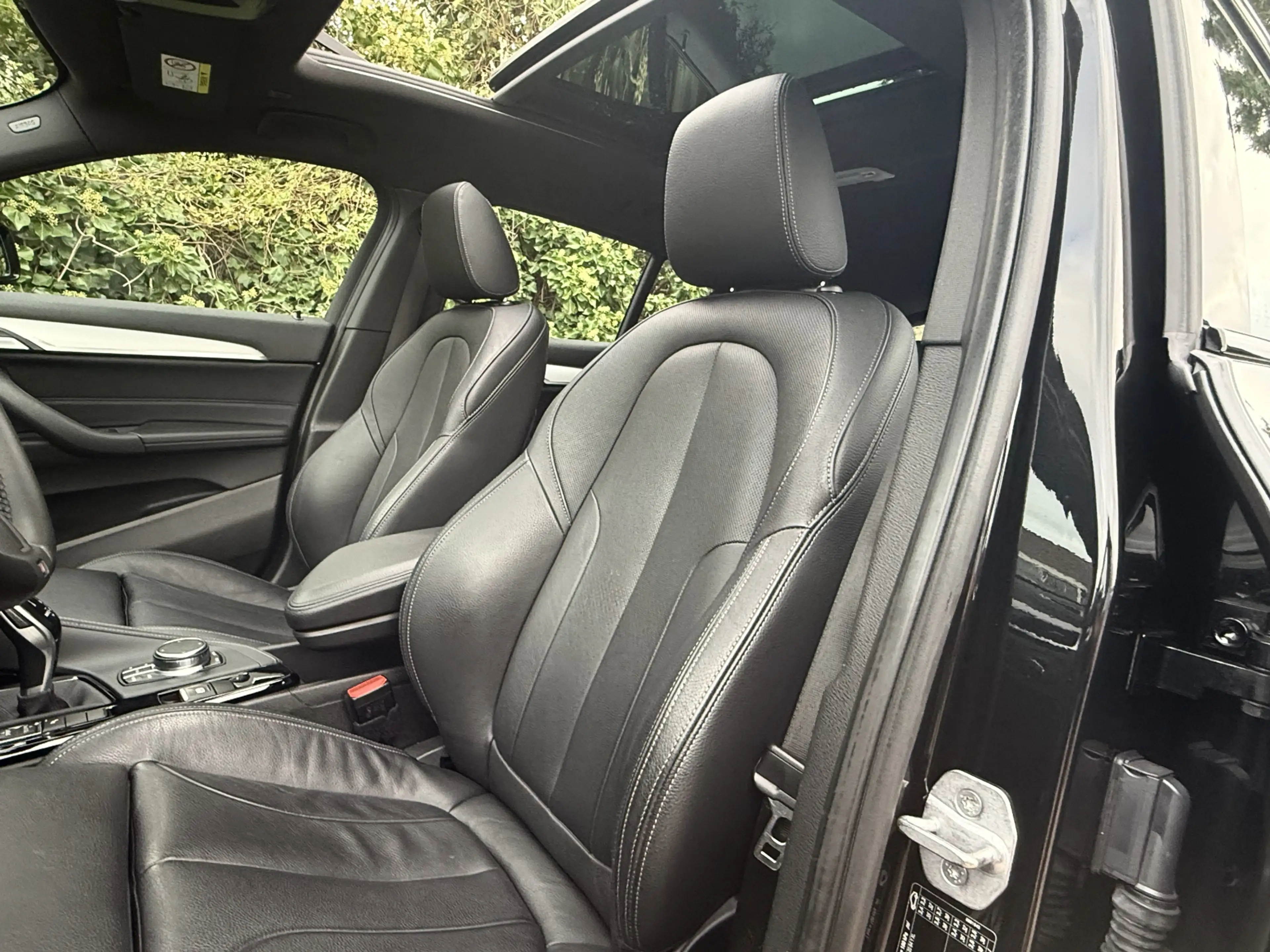 BMW X2 sDrive20i High Exe I M-Pakket I Pano — photo 25