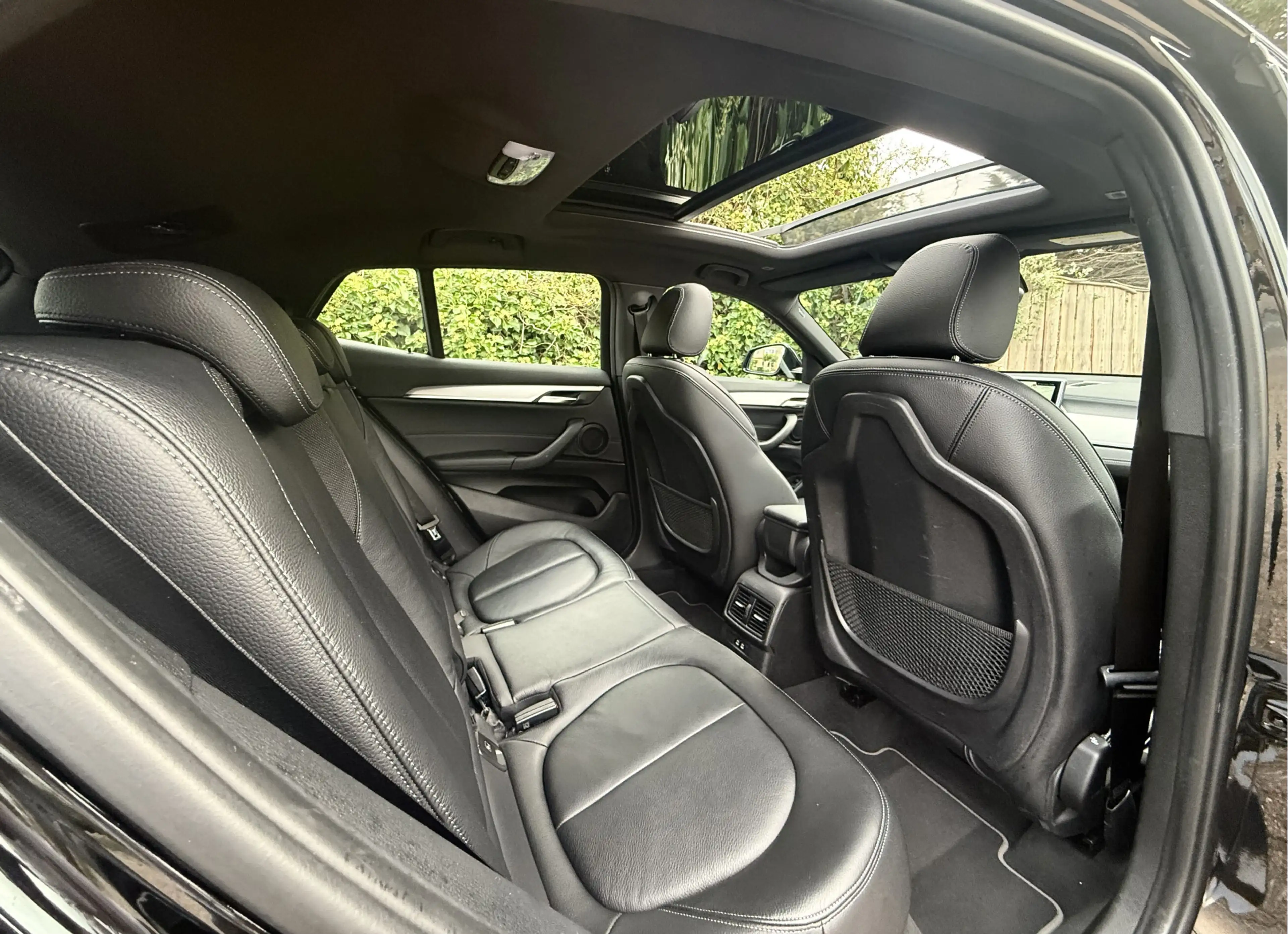 BMW X2 sDrive20i High Exe I M-Pakket I Pano — photo 16