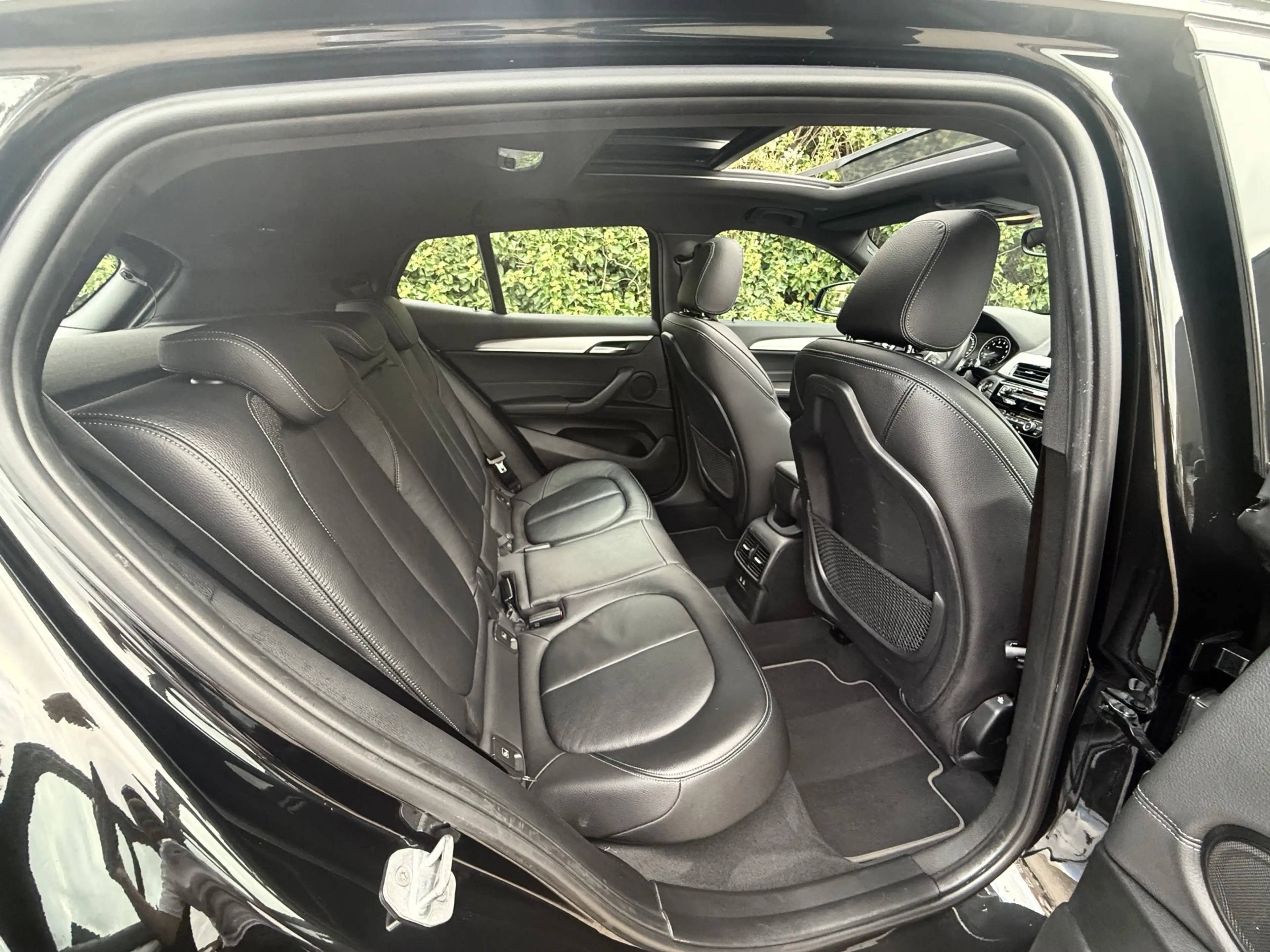 BMW X2 sDrive20i High Exe I M-Pakket I Pano — photo 15
