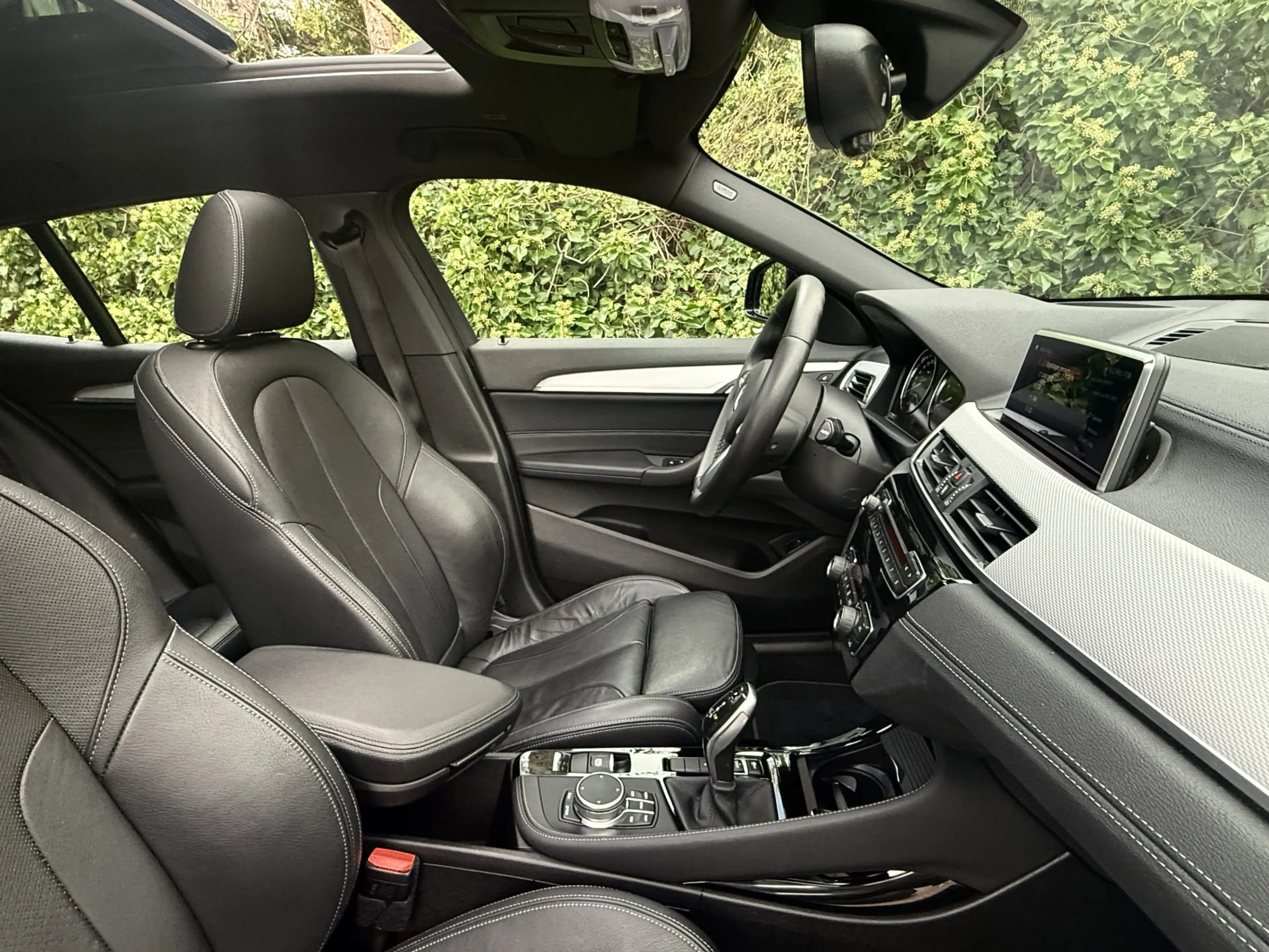 BMW X2 sDrive20i High Exe I M-Pakket I Pano — photo 11