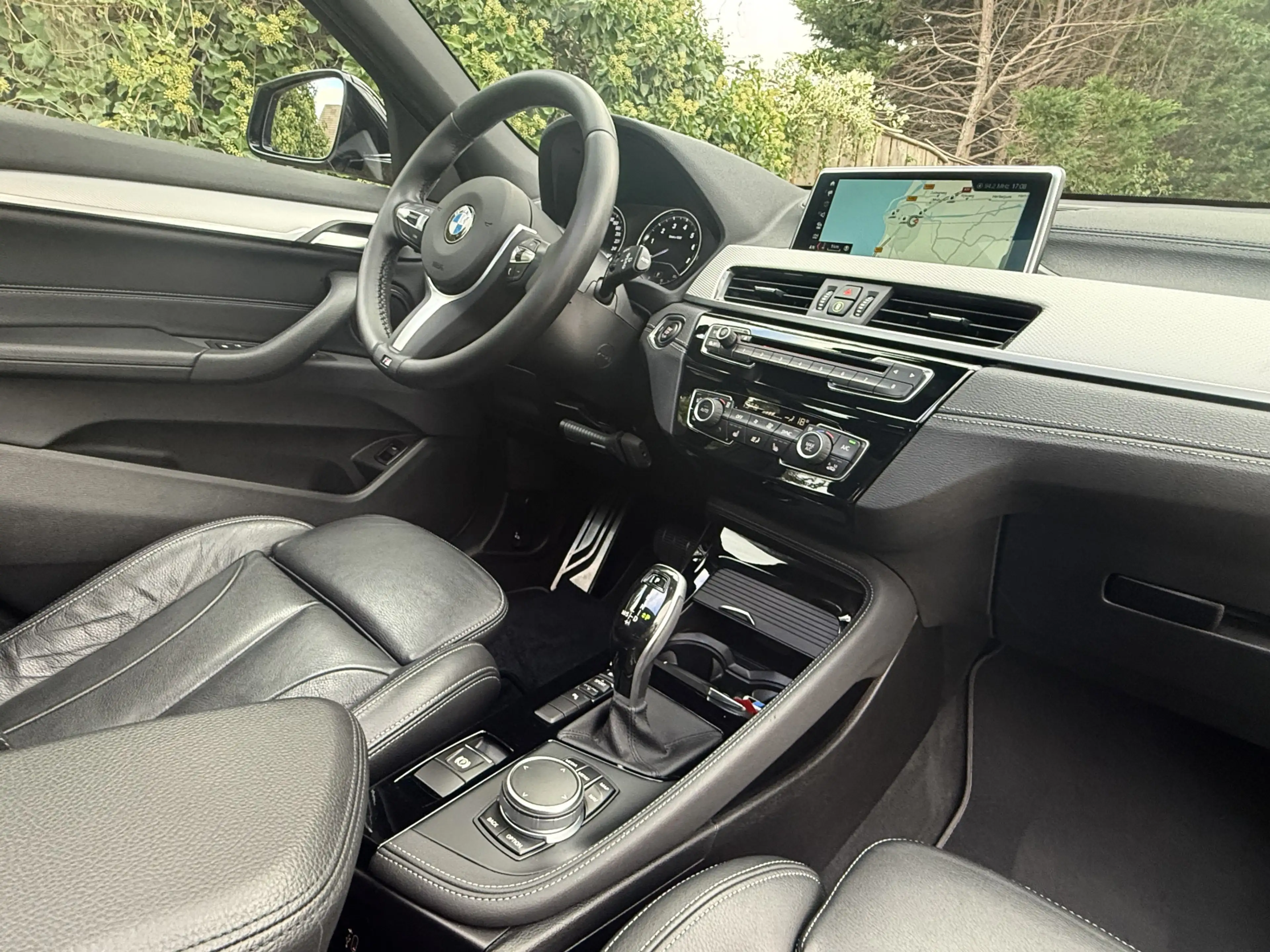 BMW X2 sDrive20i High Exe I M-Pakket I Pano — photo 12
