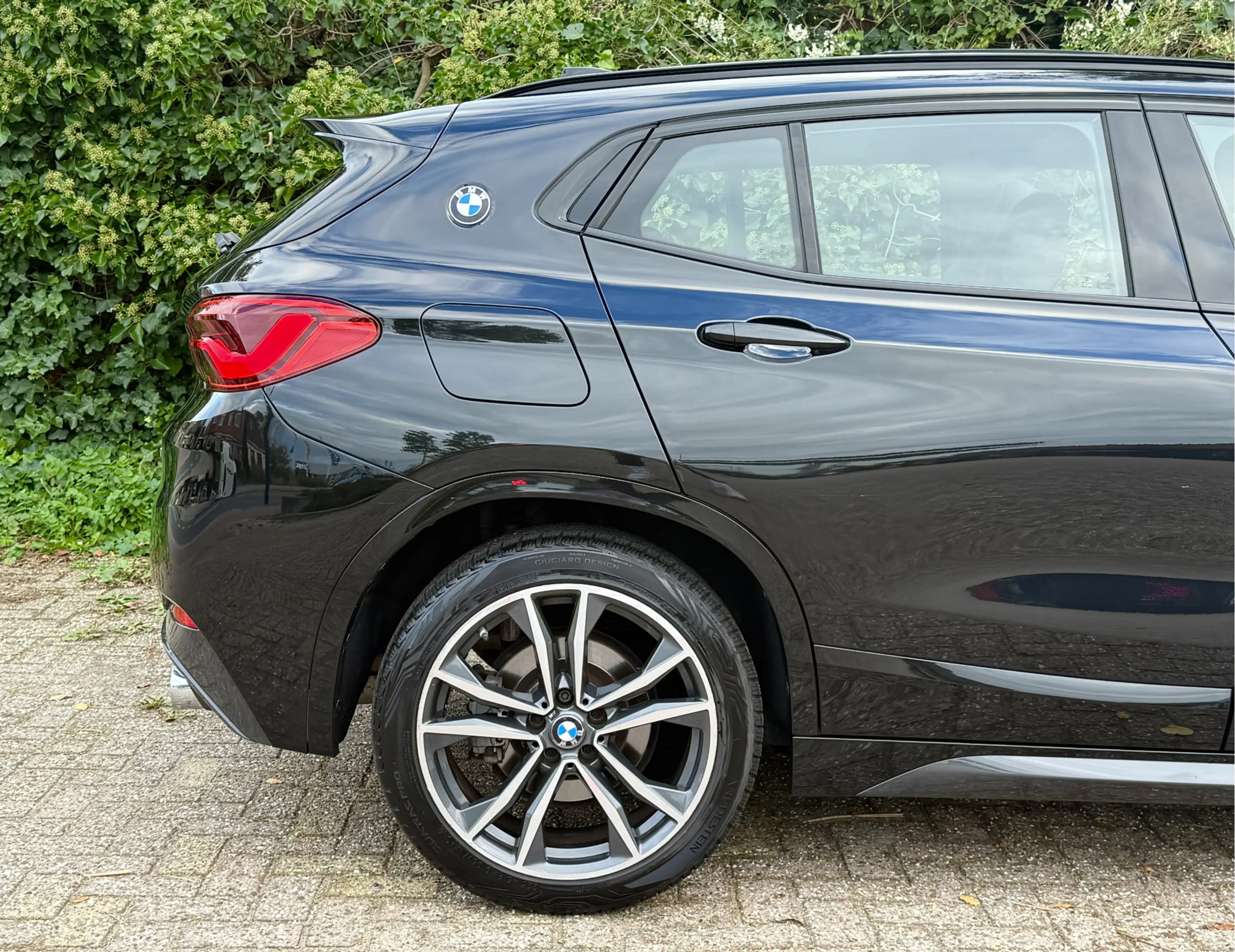 BMW X2 sDrive20i High Exe I M-Pakket I Pano — photo 33