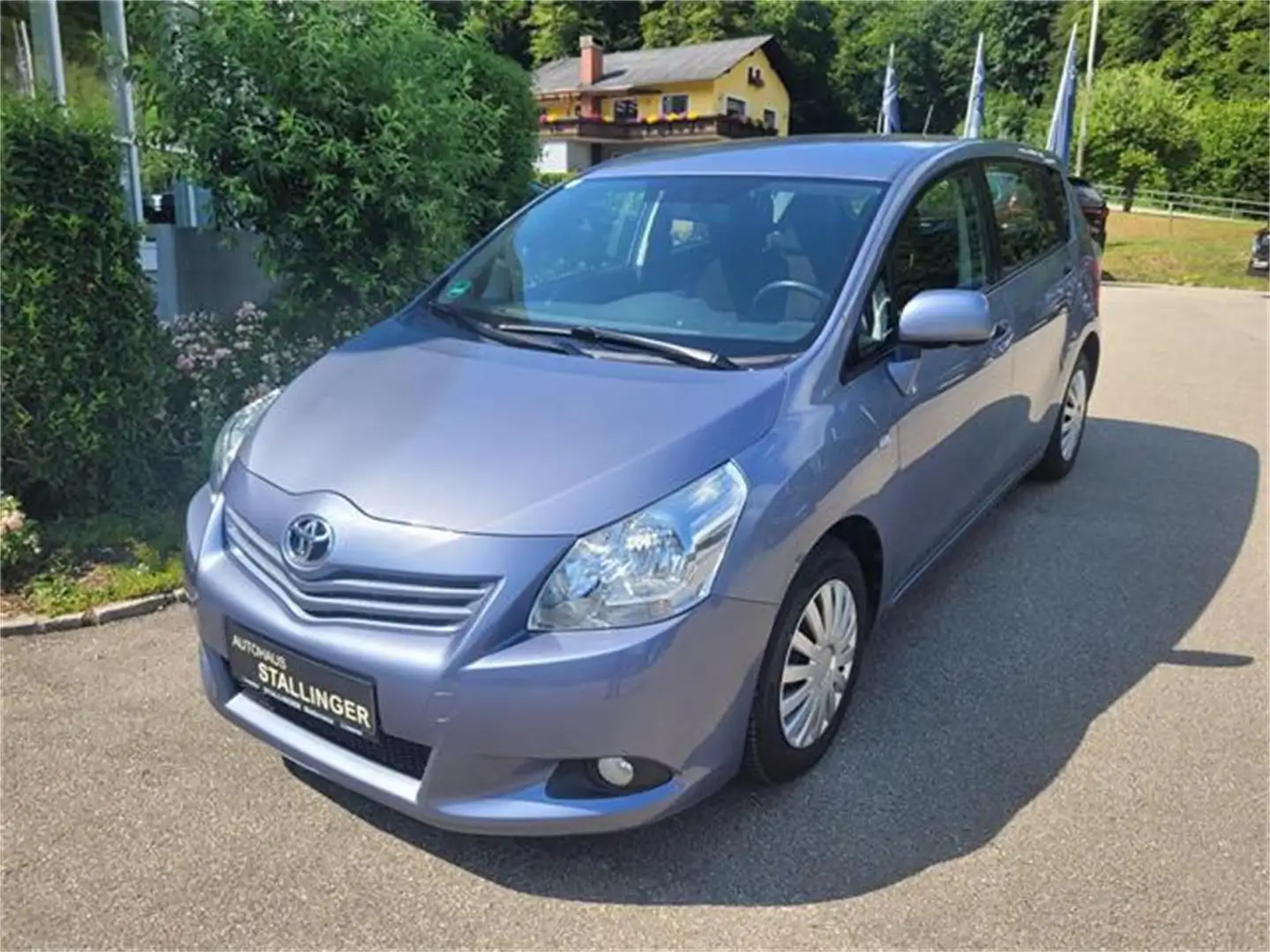 Toyota Verso 1,6 Valvematic Young Family Silber - 1