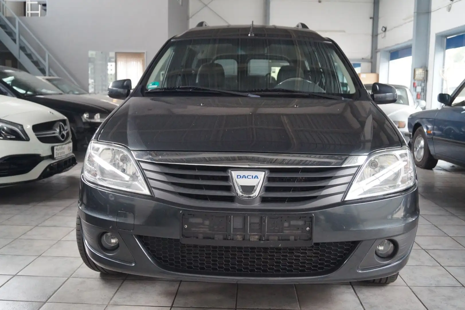 Dacia Logan 1.5 MCV Kombi Laureate*Klima*1.Hand* Gris - 2