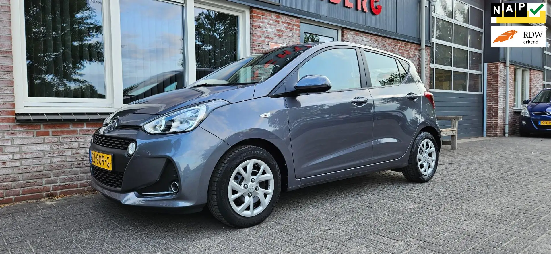 Hyundai i10 1.0i Comfort Trekhaak! Airco! Cruise Control! NAP! Grijs - 1