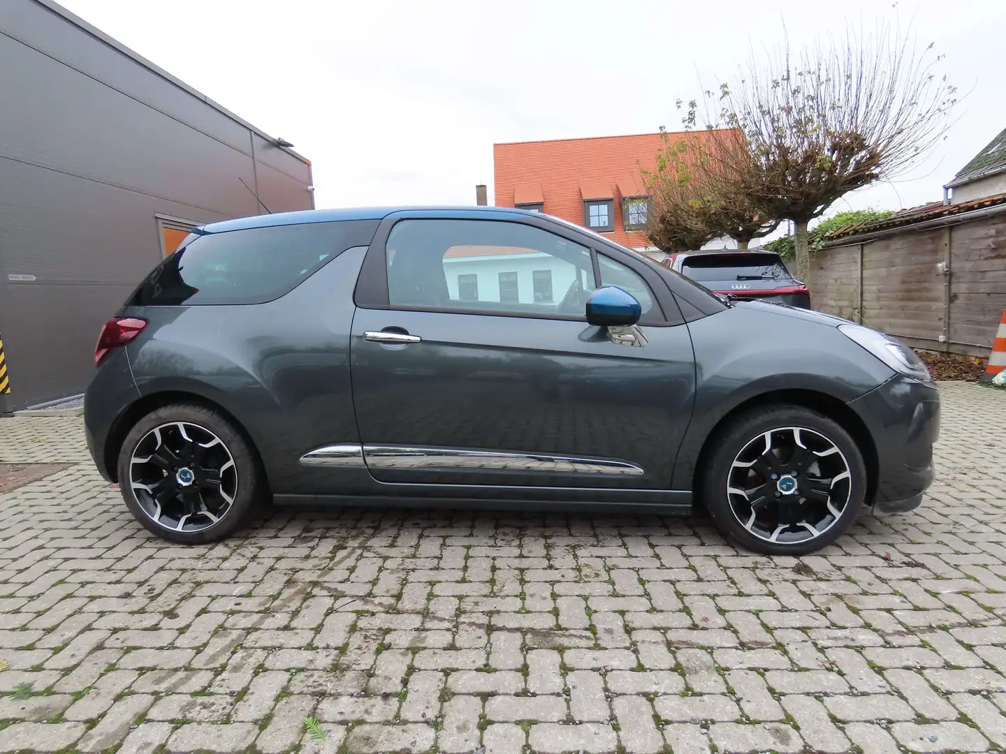 DS Automobiles DS 3 1.2 PureTech So Chic  8800km Gris - 1