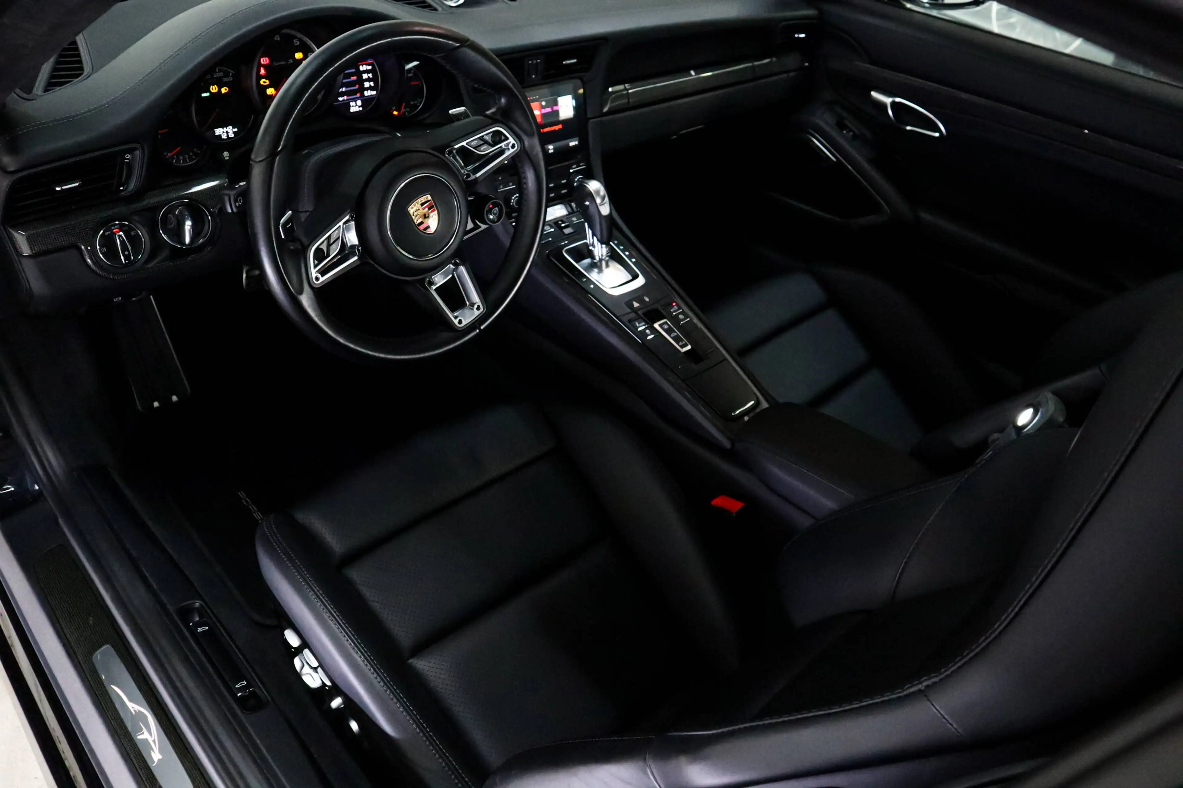 Porsche 991 Turbo S / High spec / — photo 9