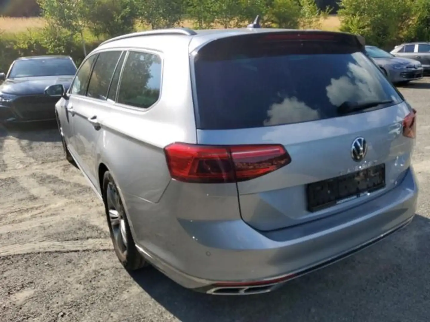 Volkswagen Passat Variant 2.0 TDI Business 4Motion DSG ACC Silber - 2
