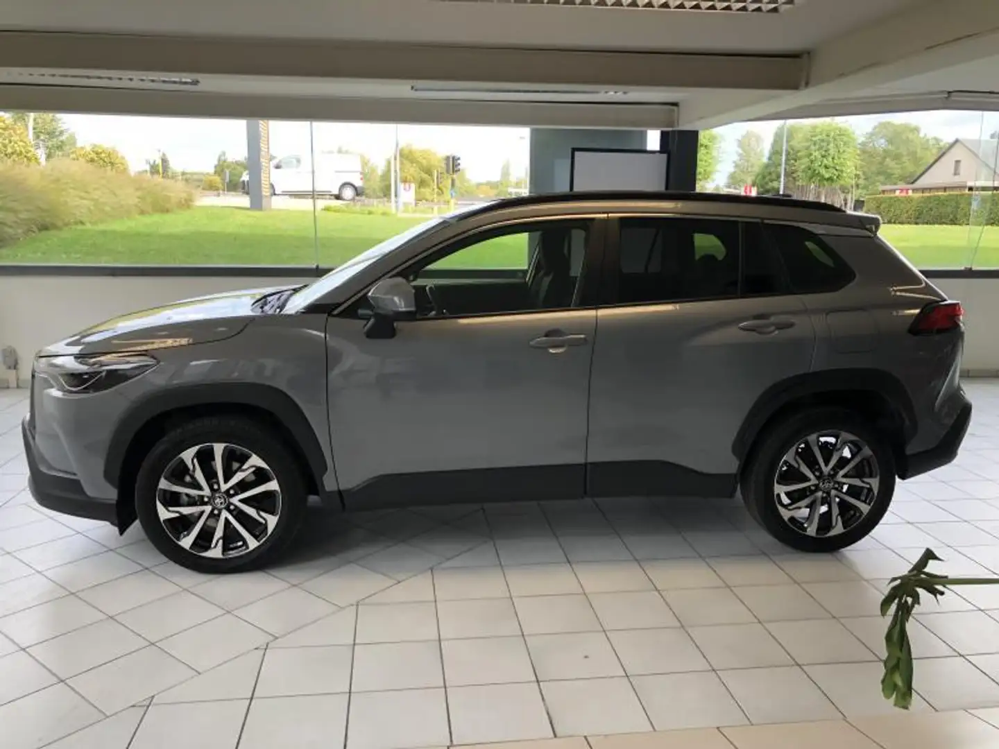 Toyota Corolla Cross Style Grijs - 2