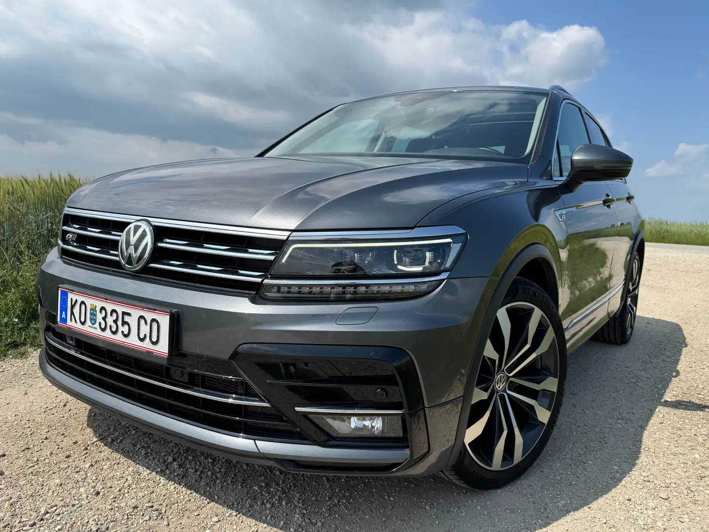 Volkswagen Tiguan 1,4 TSI ACT Highline DSG Grau - 2