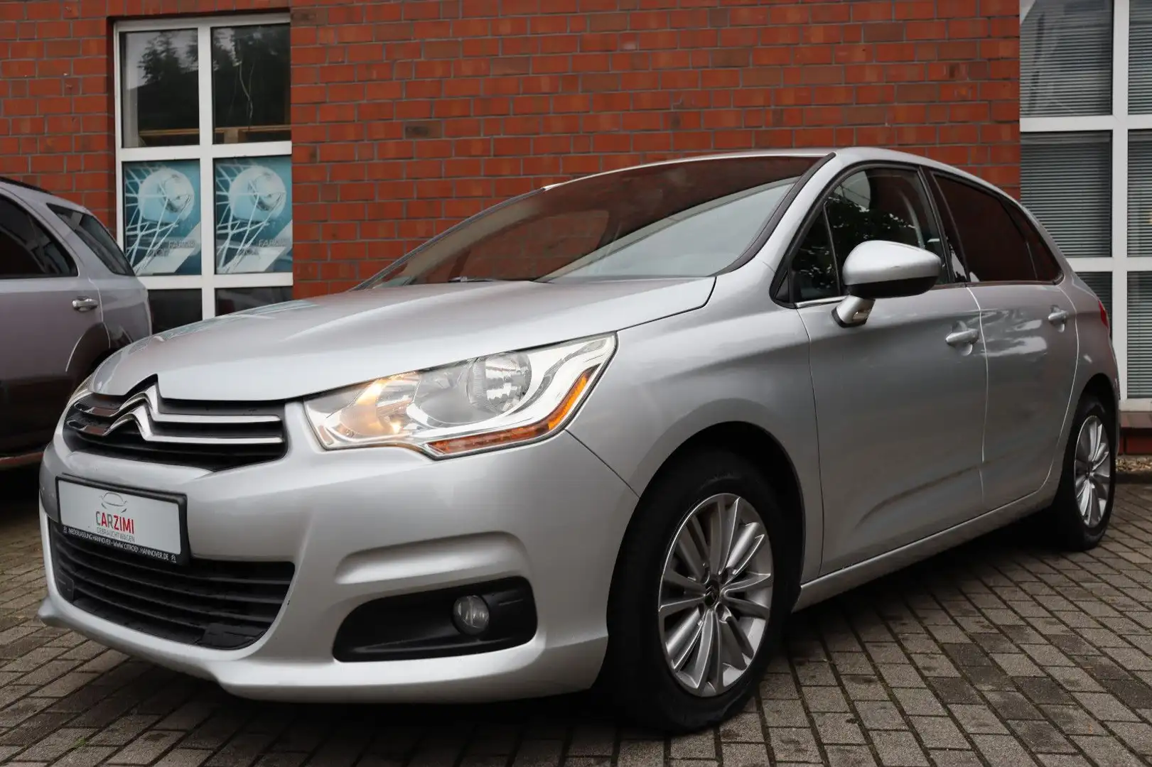 Citroen C4 Lim. 1.6 HDi Tendance Klima Navi TÜV Neu Silber - 2