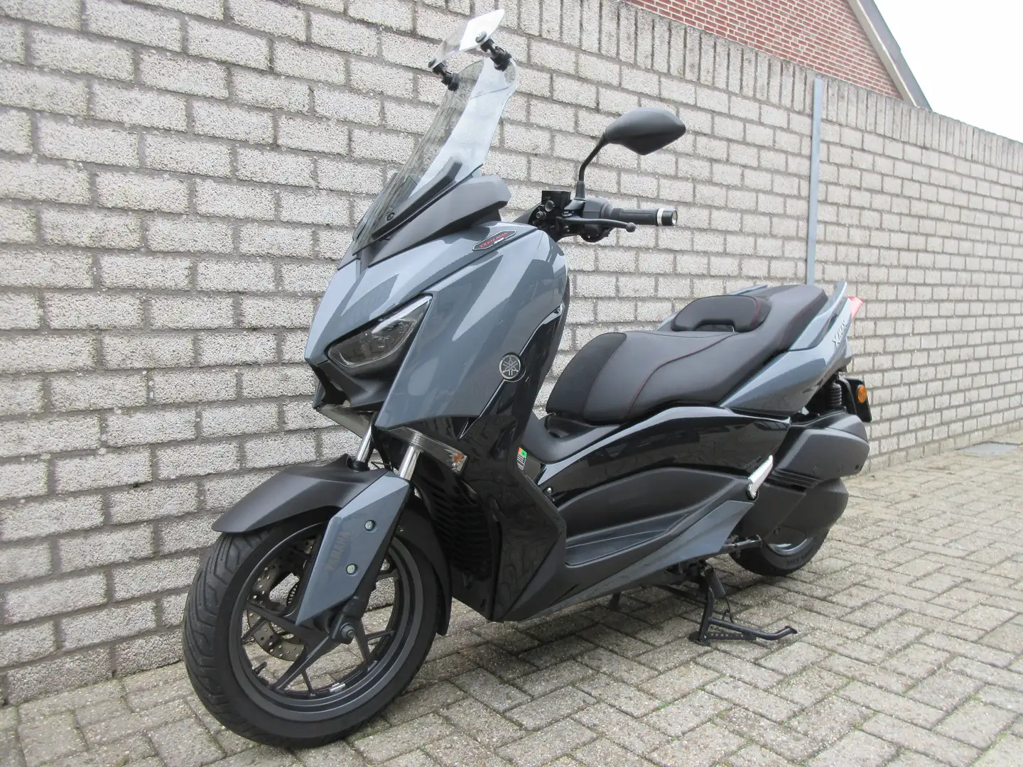 Yamaha X-Max 300 TECH MAX Grijs - 1