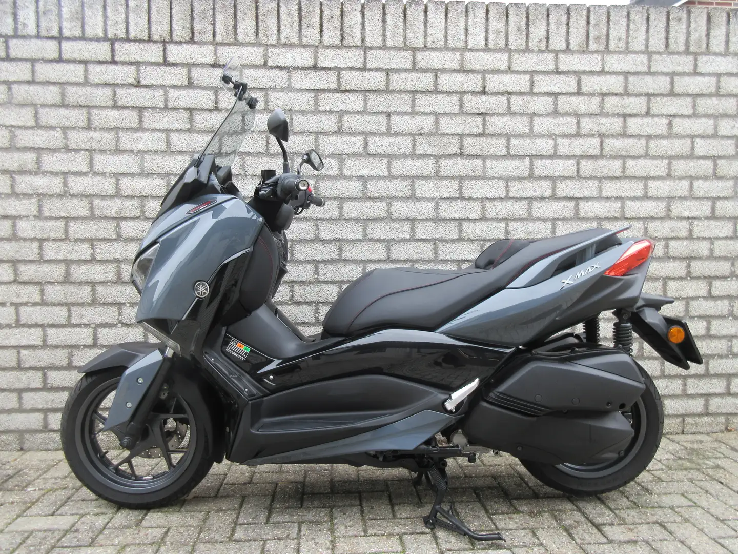 Yamaha X-Max 300 TECH MAX Grijs - 2