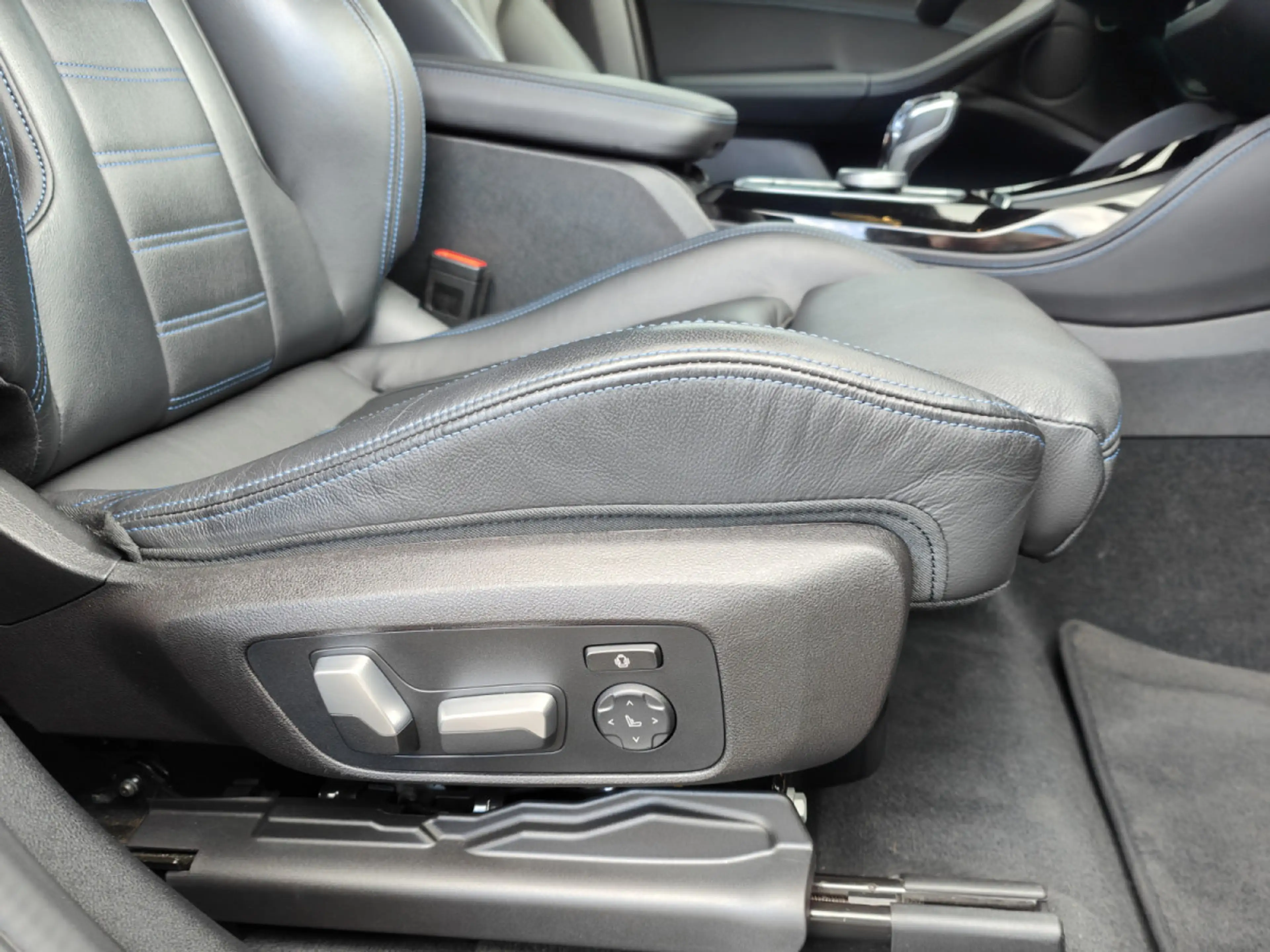 BMW X4 X4 XDRIVE20dA PACK M TOIT OUVRANT SIEGES M CARPLAY — photo 8