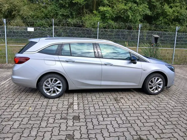 Opel Astra view 7