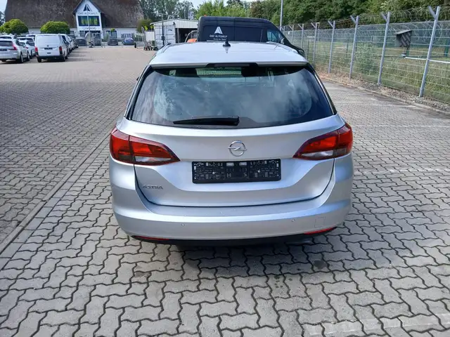 Opel Astra view 2