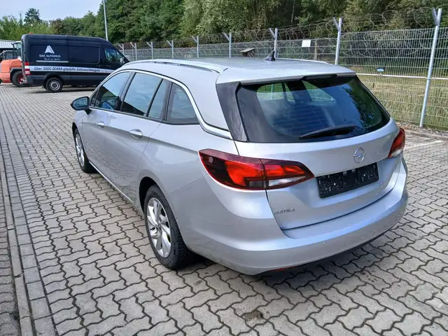 Opel Astra view 6