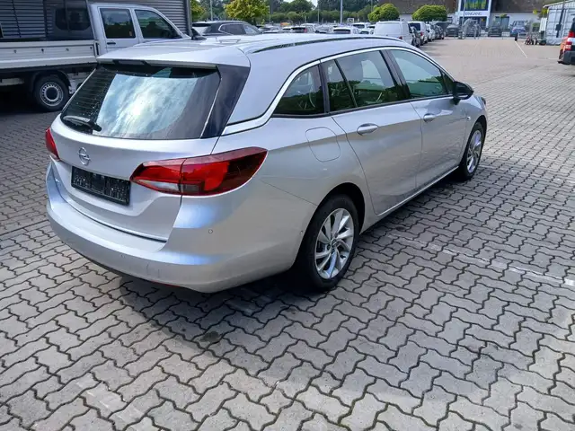 Opel Astra view 5
