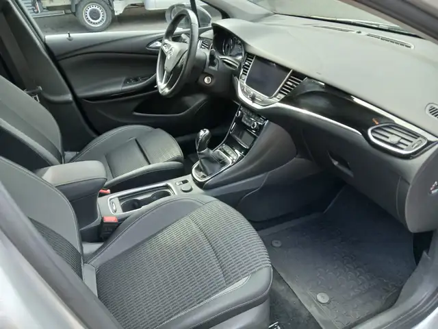Opel Astra view 11