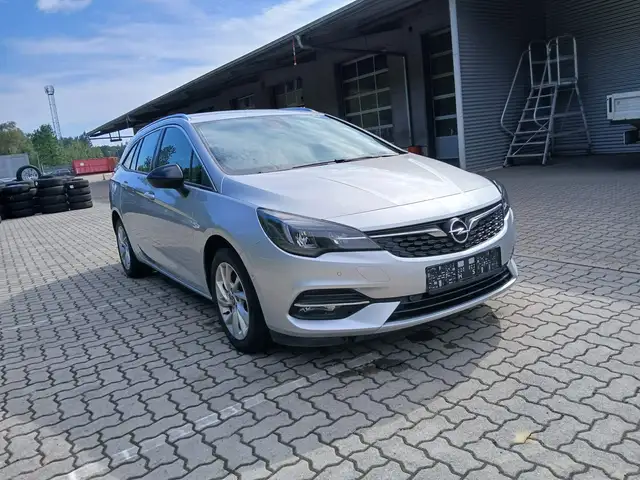 Opel Astra view 4