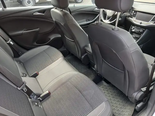 Opel Astra view 12