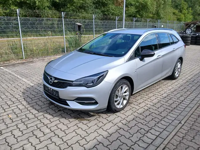 Opel Astra view 3