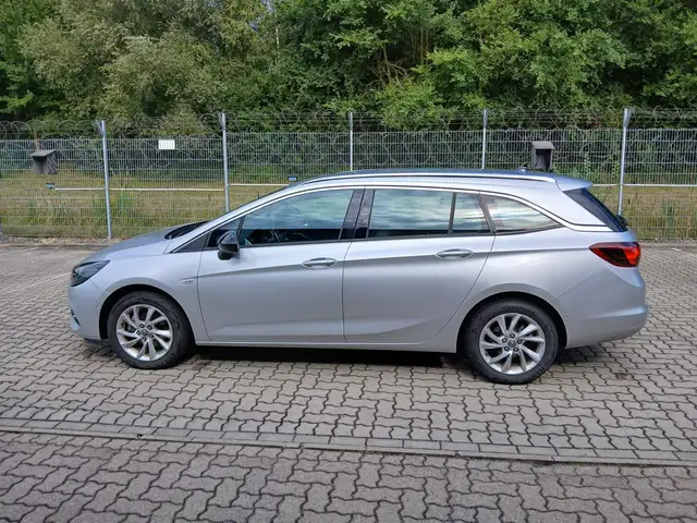 Opel Astra view 8