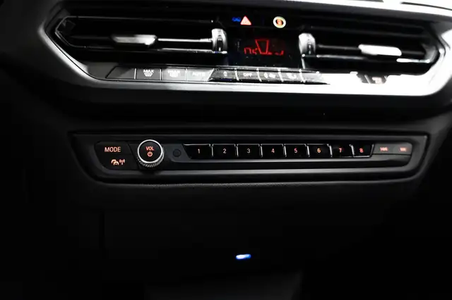 BMW 1 Series view 27