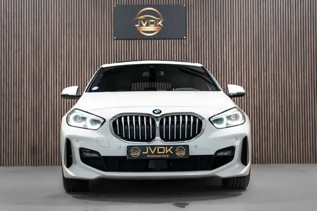 BMW 1 Series view 3