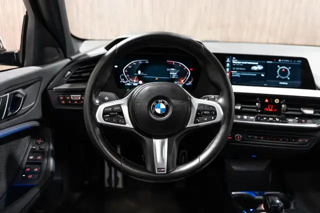 BMW 1 Series view 12