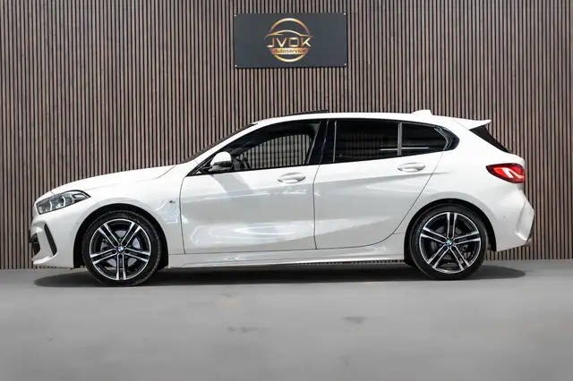 BMW 1 Series view 8