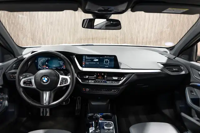 BMW 1 Series view 10
