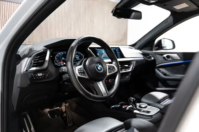 BMW 1 Series view 15