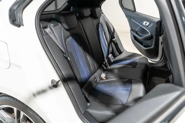BMW 1 Series view 17