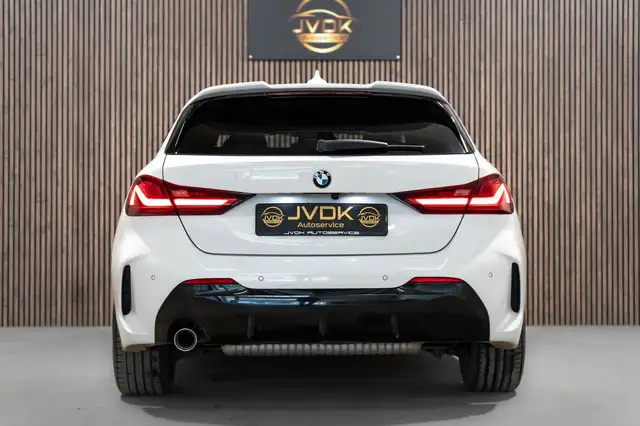 BMW 1 Series view 9