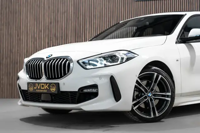 BMW 1 Series view 2